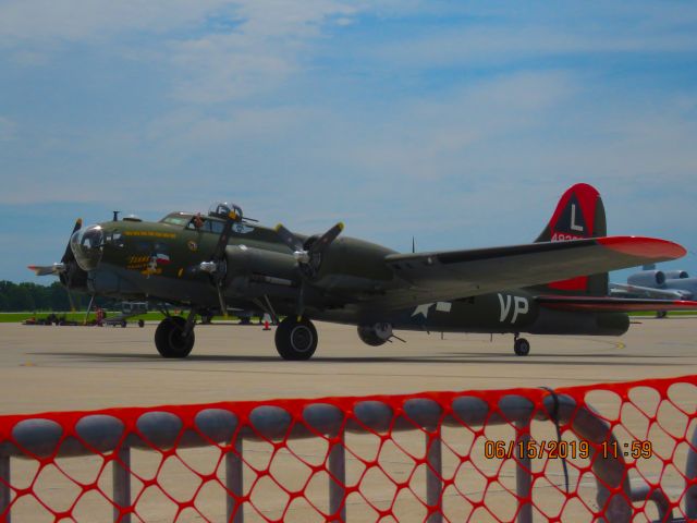 Boeing B-17 Flying Fortress (N7227C)