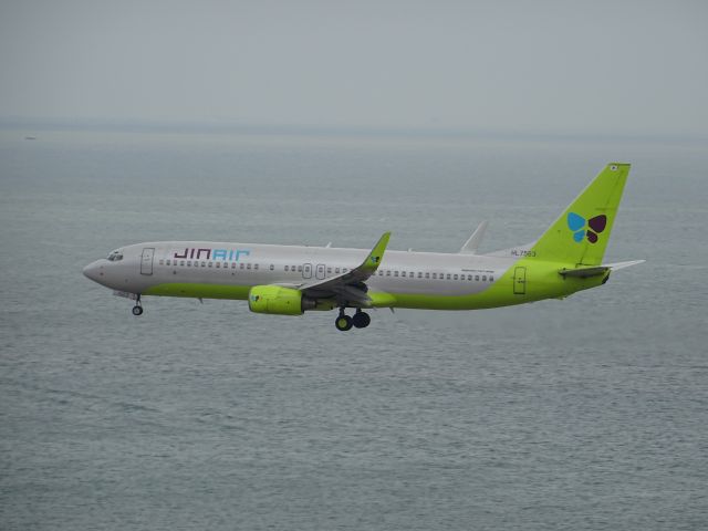 Boeing 737-800 (HL7563)