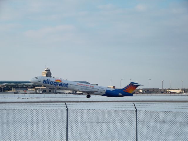 McDonnell Douglas MD-83 (N876GA)