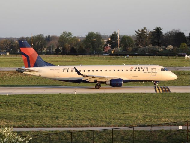 Embraer ERJ 175 (N211JQ)