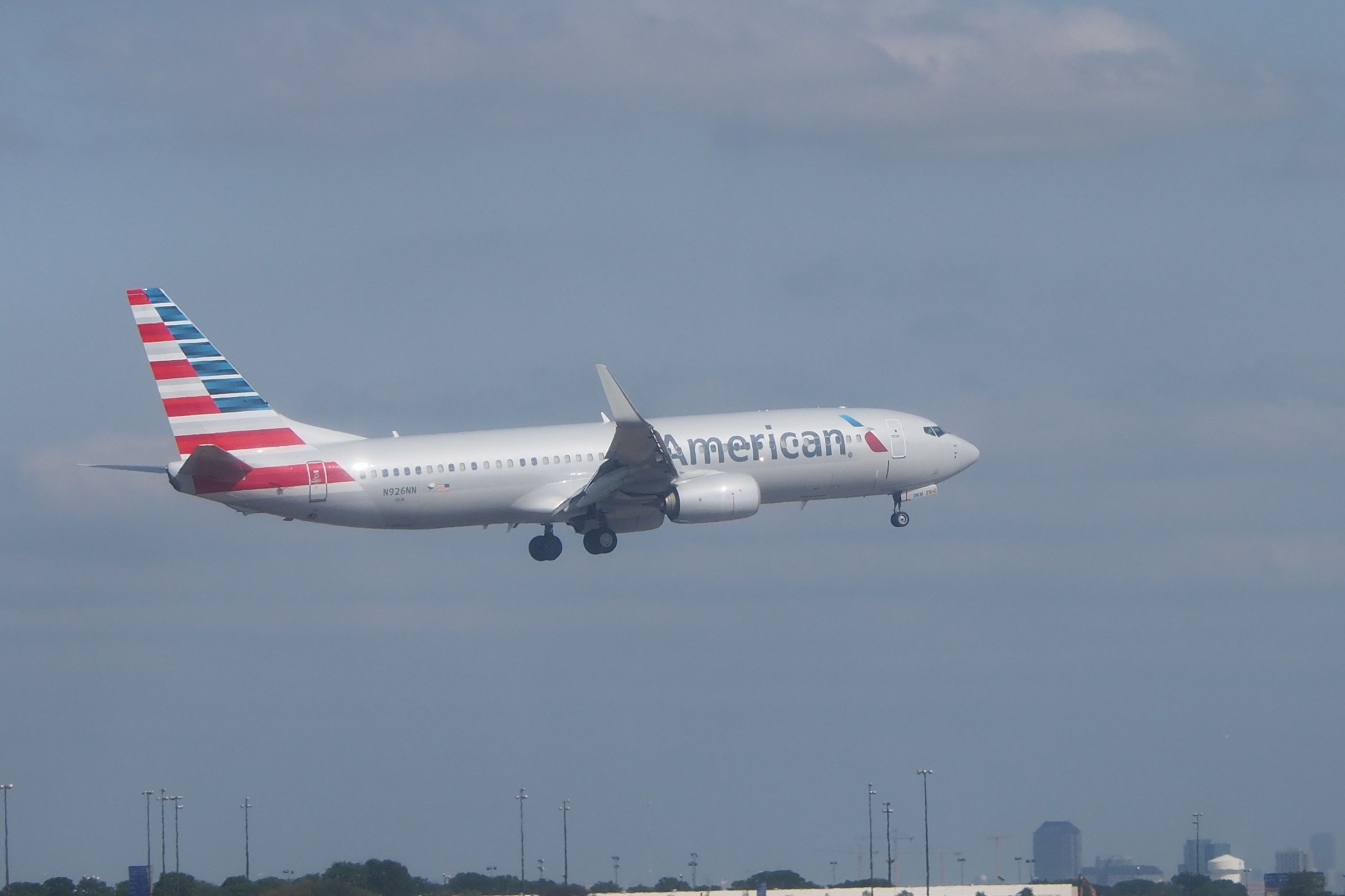 Boeing 737-700 (N926NN)