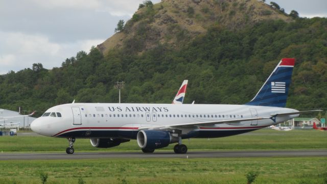 Airbus A320 (N110UW)