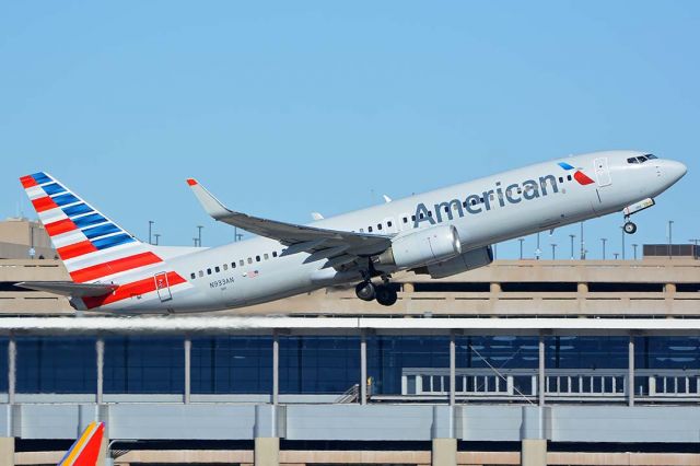 Boeing 737-800 (N933AN) - American Boeing 737-823 N933AN at Phoenix Sky Harbor on January 23, 2018. 