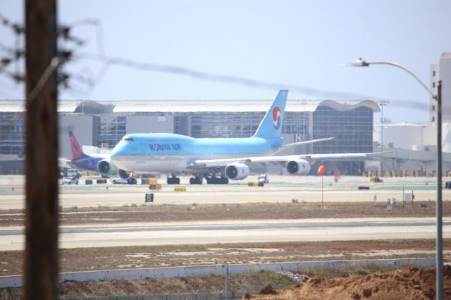 BOEING 747-8 (HL7632)