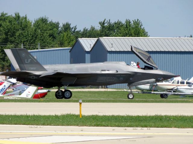 Lockheed F-35C (11-5037)