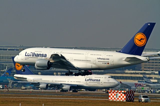 Airbus A380-800 (D-AIMC) - double LH