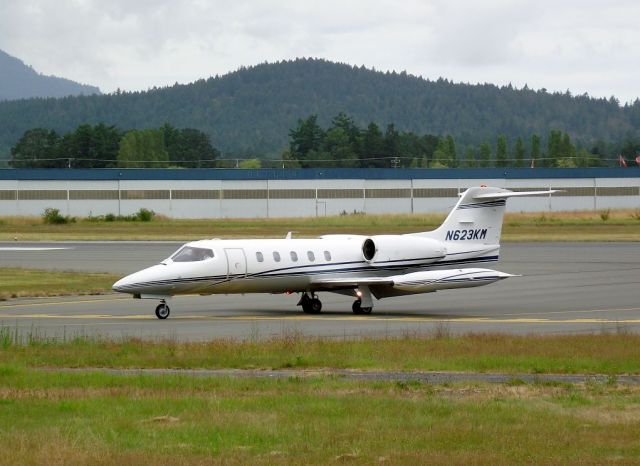 Learjet 35 (N623KM)