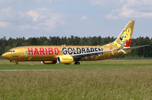 Boeing 737-800 (D-ATUD) - split scimitar winglets