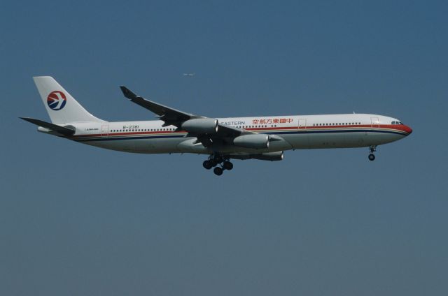 Airbus A340-300 (B-2381) - Final Approach to Narita Intl Airport Rwy16R on 1997/04/13