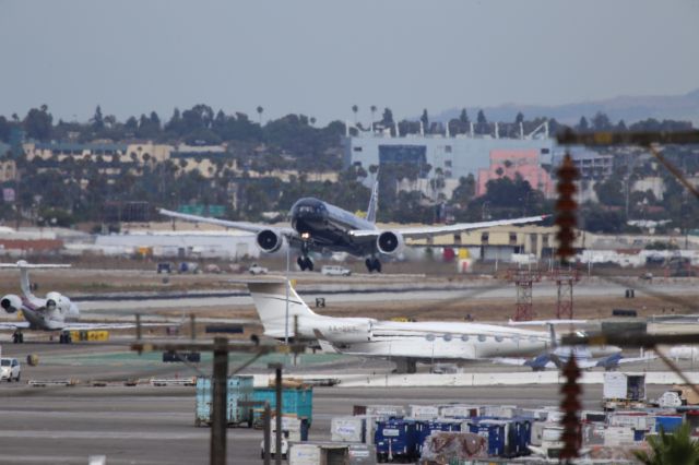 BOEING 777-300ER (ZK-OKQ)