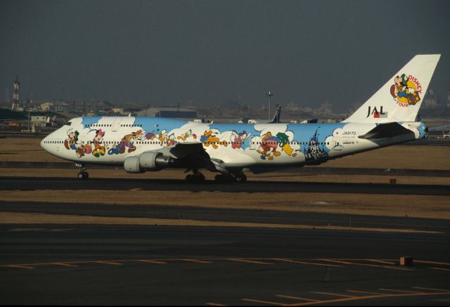 BOEING 747SR (JA8170) - Taxing at Tokyo-Haneda Intl Airport on 1995/02/12 "Resort Express c/s "