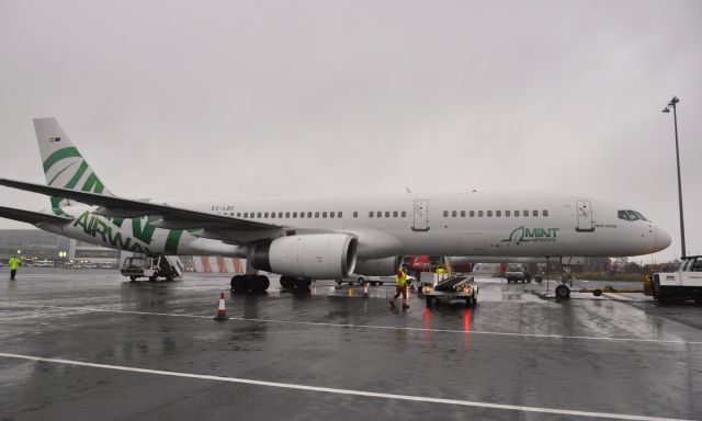 Boeing 757-200 (EC-LBC) - Mint Airways Boeing 757-28A EC-LBC in Newcastle