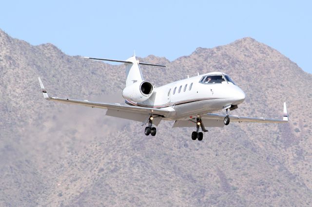 Learjet 55 (N125LR)