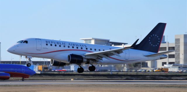 Embraer 170/175 (N805MD)