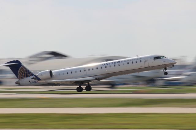 Canadair Regional Jet CRJ-700 (N794SK)