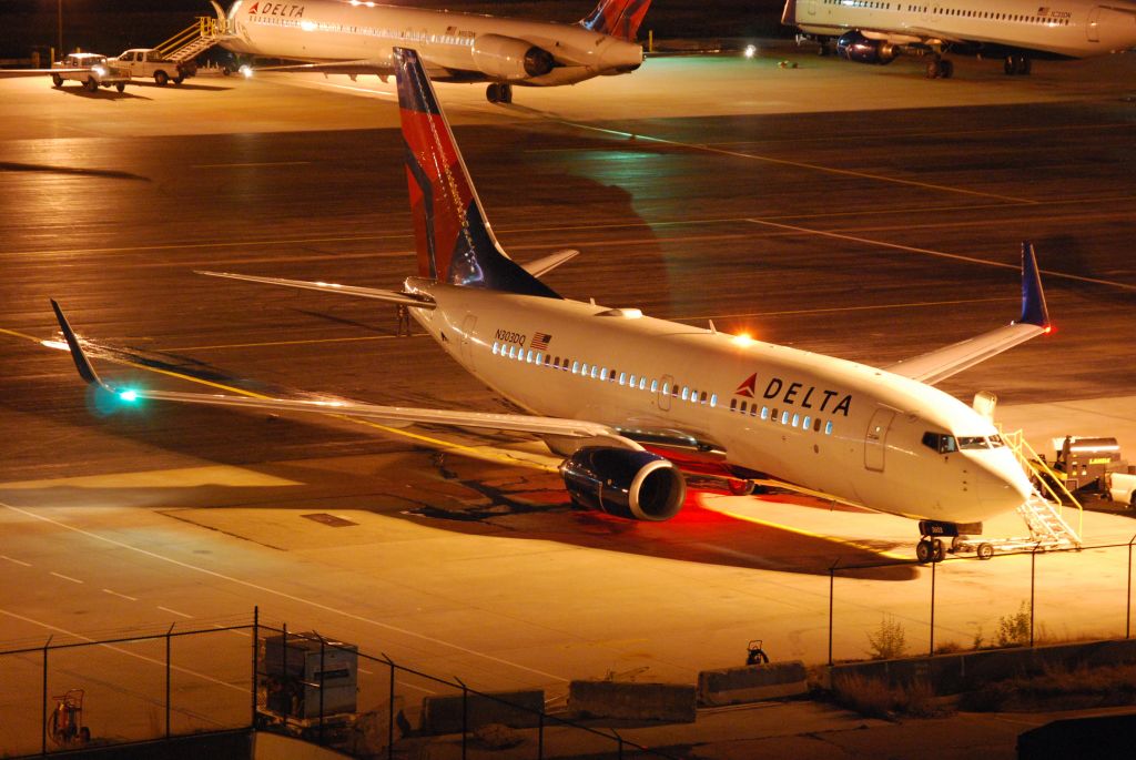 Boeing 737-700 (N303DQ) - Parked on service ramp - 4/5/13