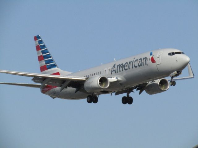 Boeing 737-800 (N309PC) - Landing RWY 20R