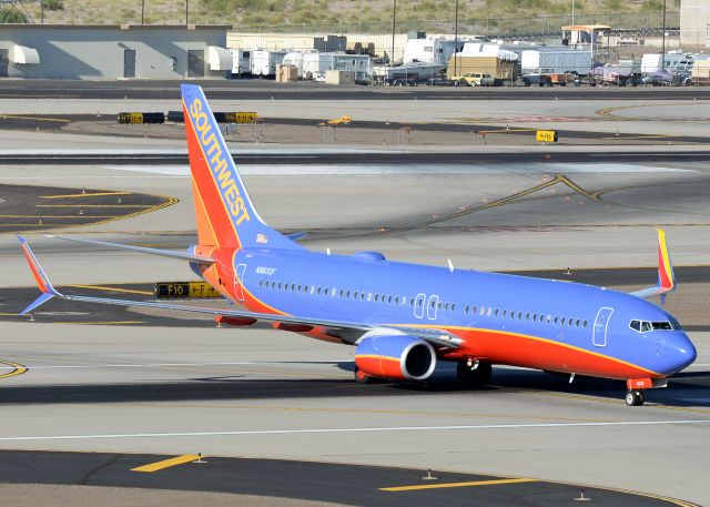 Boeing 737-800 (N8602F)