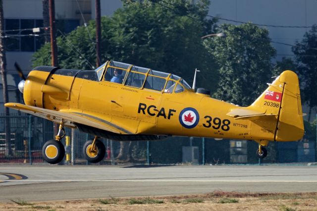 North American T-6 Texan (N77398)