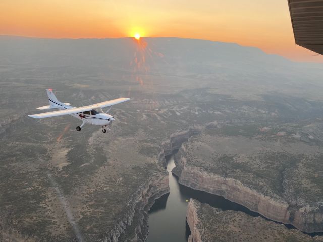 Cessna Skyhawk (N80CL)