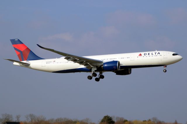 Airbus A330-900 (N426DZ) - On short finals for rwy 09L on 8-Mar-24 operating flight DAL186 from KLAX.