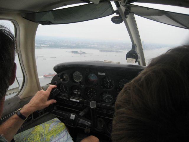 Piper Cherokee (N146AV) - cruising around NYC