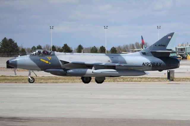 Hawker Hunter (N326AX)