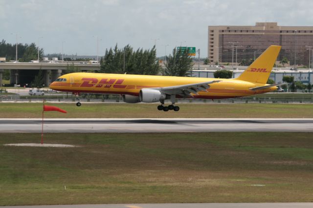 Boeing 757-200 (HP-2010DAE)