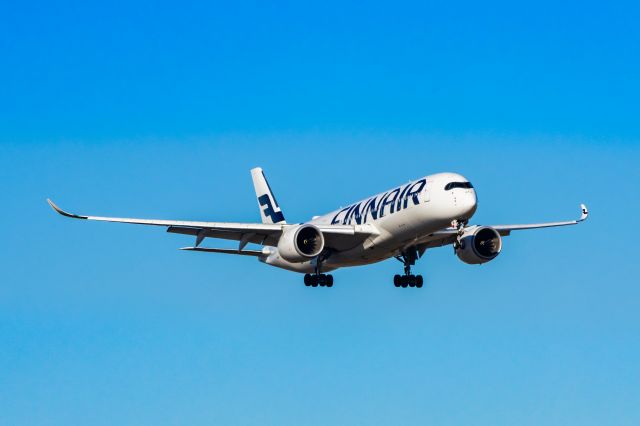 Airbus A350-900 (OH-LWH) - Finnair A350-900 landing at DFW on 12/27/22. Taken with a Canon R7 and Tamron 70-200 G2 lens.