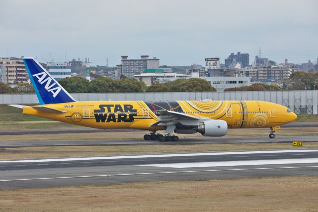 Boeing 777-200 (JA743A) - C-3PO ANA JET Livery