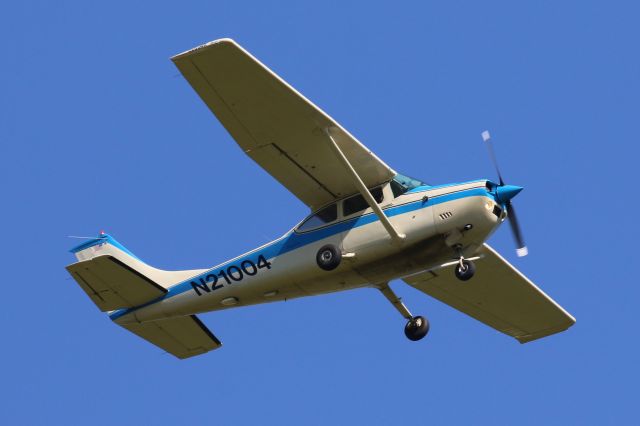 Cessna Skylane (N21004)