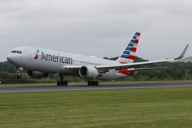 BOEING 767-300 (N398AN) - AAL735 departing to PHL with a B763 replacing the usual A332