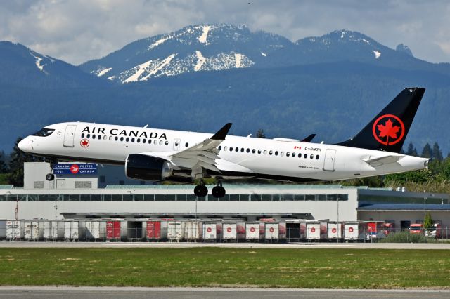 Airbus A220-300 (C-GMZR)