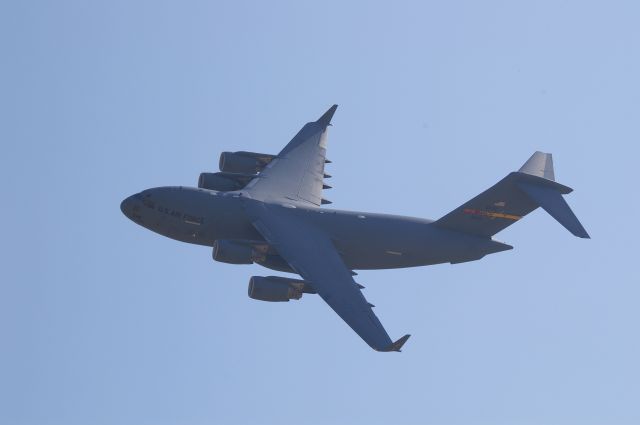 Boeing Globemaster III (N55141) - Globemaster III on a low banking pass at Chino,Ca.