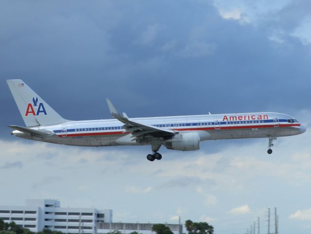 Boeing 757-200 (N679AN)