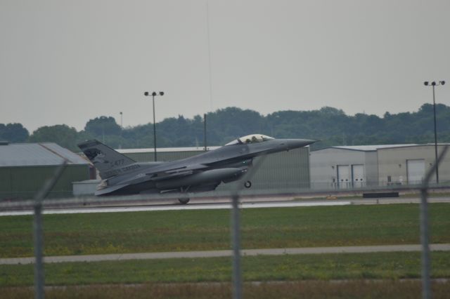 Lockheed F-16 Fighting Falcon — - 114th FW NAG-477 landing after a tactical approach to KFSD - 6-10-2012