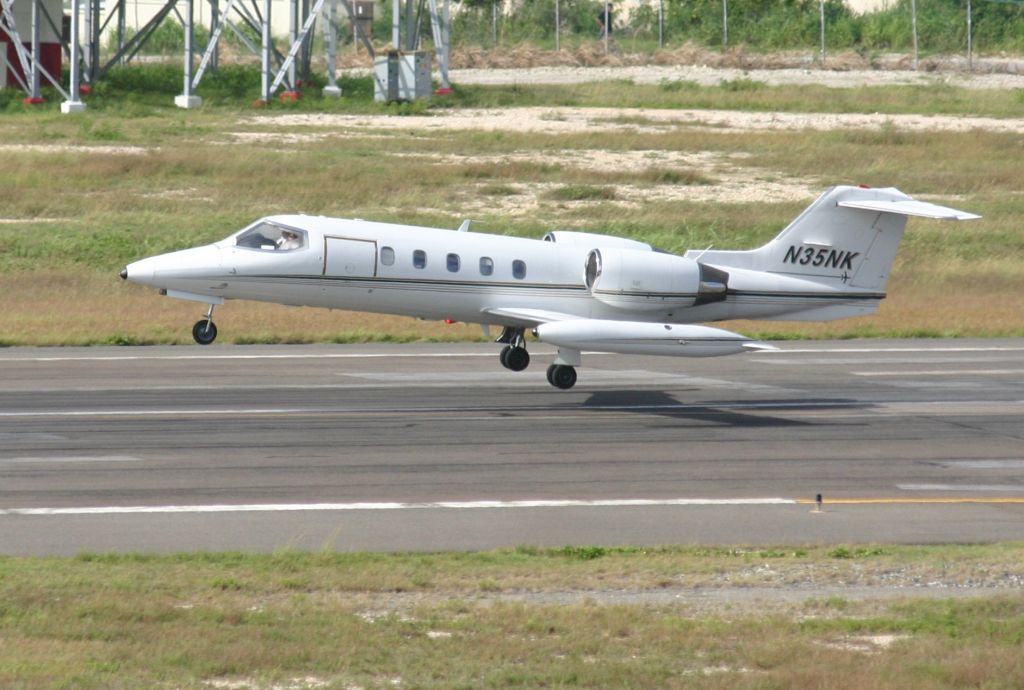 Learjet 35 (N35NK)