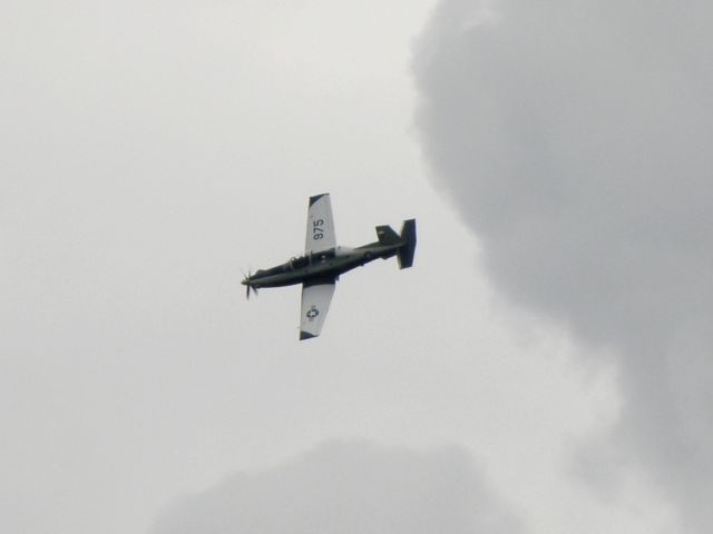 Raytheon Texan 2 (BN165975) - A U.S. Navy T-6A, Texan II (165975), out of NAS Pensacola turns final at Blue Grass Airport (KLEX) for a fueling stop....