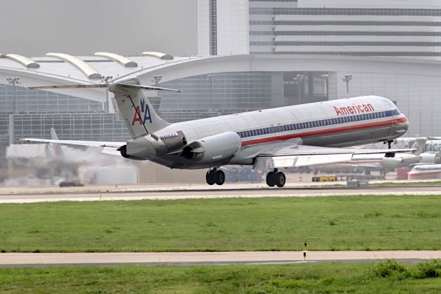 McDonnell Douglas MD-80 —