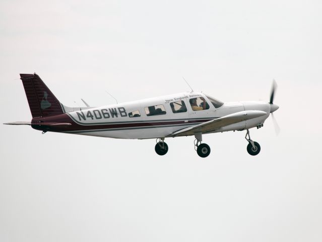 Piper Saratoga (N406WB)