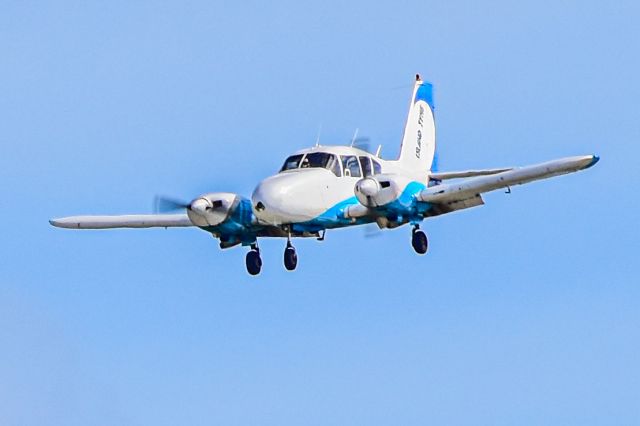 Piper Apache (N601YY)