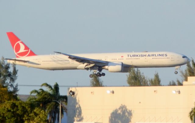 BOEING 777-300ER (TC-JJM) - "Peek a Boo"