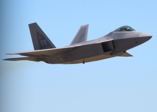 Lockheed F-22 Raptor —