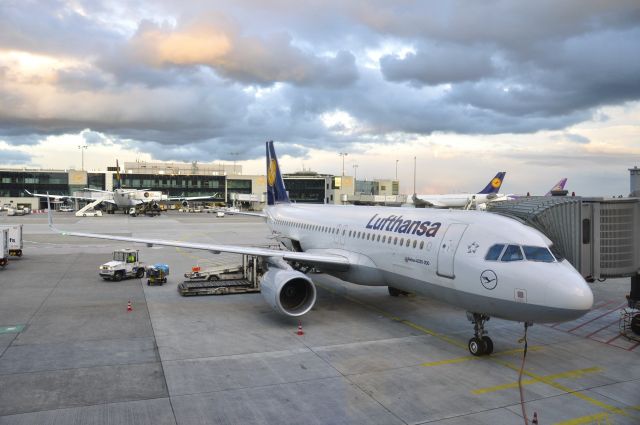 Airbus A320 (D-AIUG) - Lufthansa Airbus A320-214(WL) D-AIUG in Frankfurt 