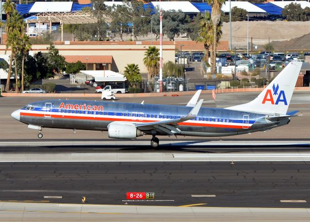 Boeing 737-800 (N943AN)