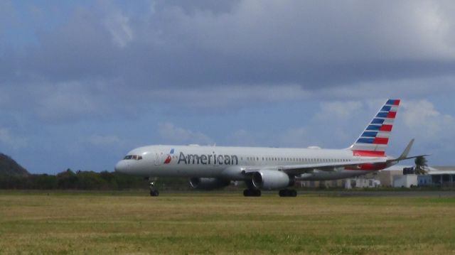 Boeing 757-200 (N692AA)