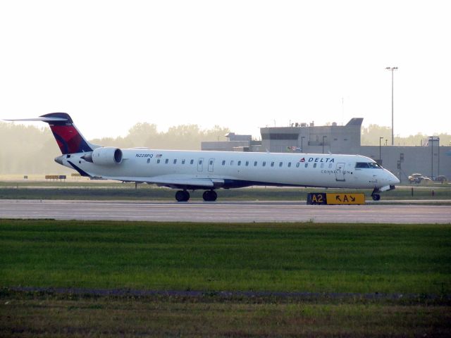 Canadair Regional Jet CRJ-700 (N228PQ)