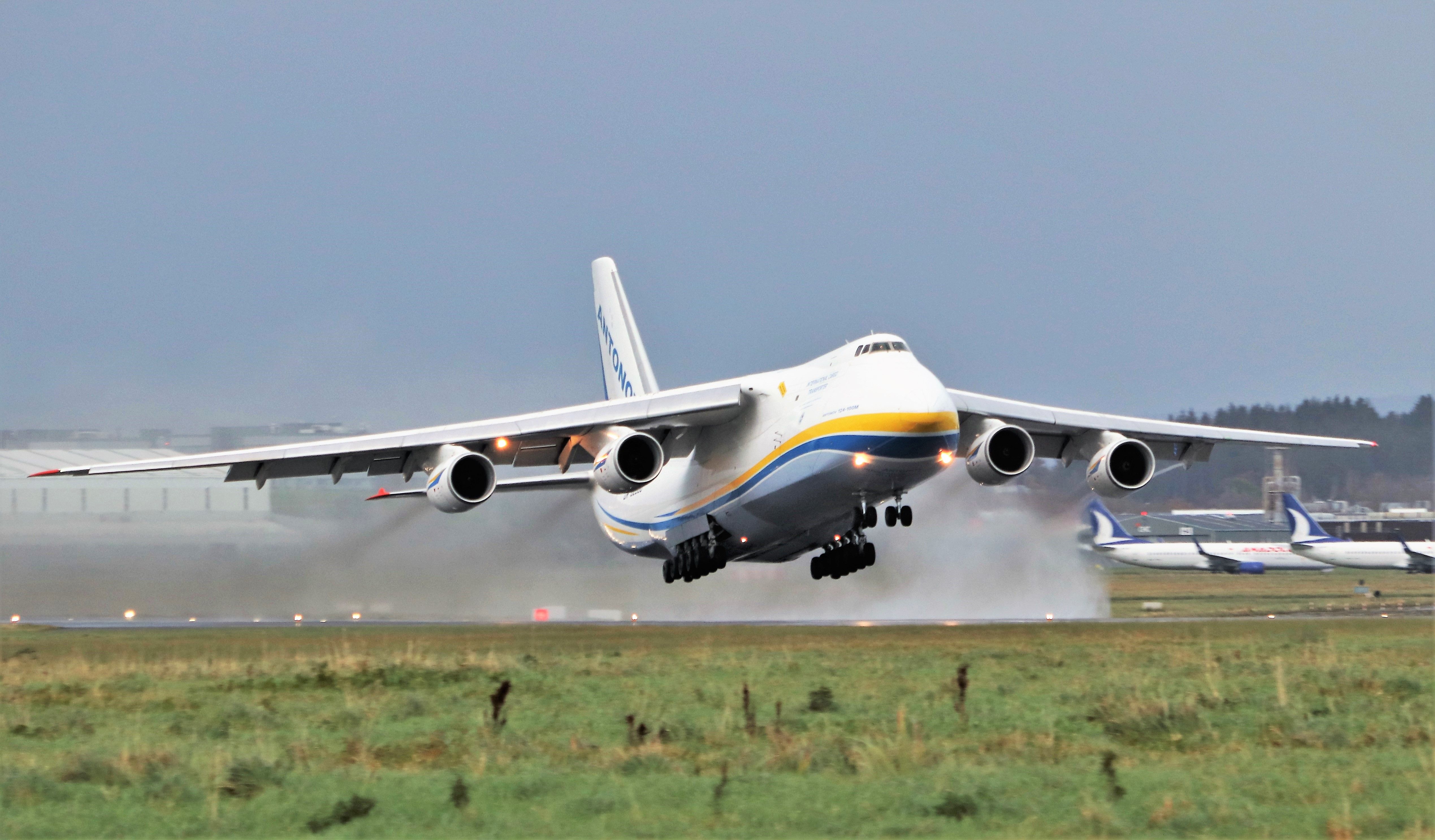 Antonov An-124 Ruslan (UR-82008) - adb an-124-100m ur-82008 dep shannon for jfk 31/10/20.