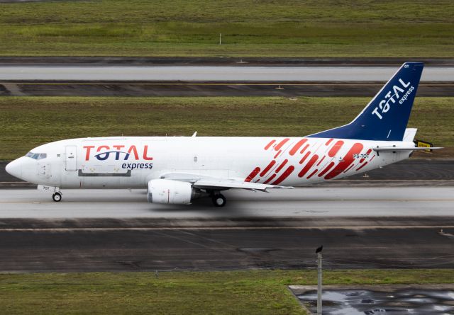 BOEING 737-300 (PS-TOT)