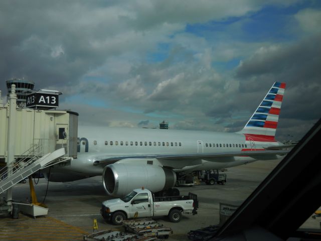 Boeing 757-200 (N660AM)